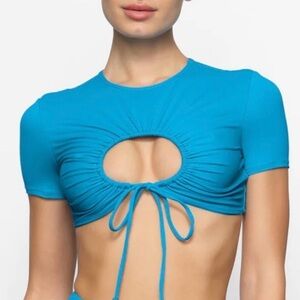 NWOT SKIMS Swim Ruched Short Sleeve T-Shirt in Turquoise Size L